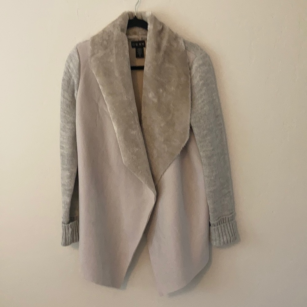Cent brand. Size Medium. Cream and grey